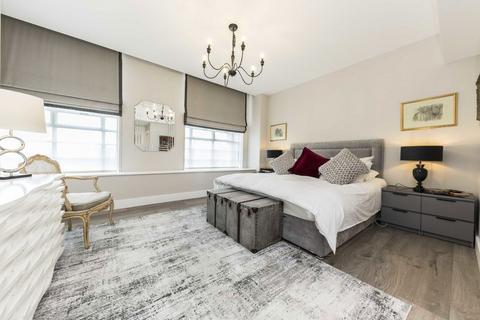 undefined, Great West Road, Brentford TW8