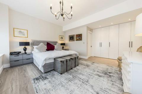undefined, Great West Road, Brentford TW8