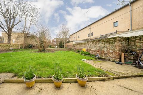 2 bedroom flat for sale, St. Ann's Road, London N15