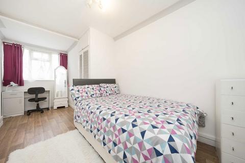 2 bedroom flat for sale, St. Ann's Road, London N15