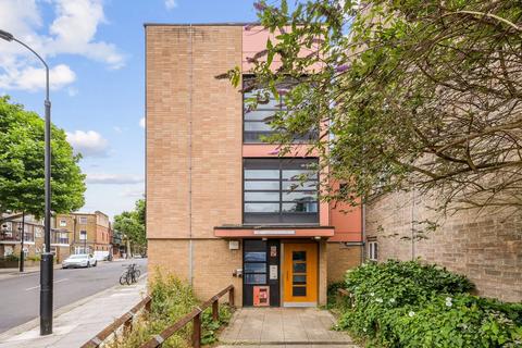 1 bedroom flat to rent, Cheesemans Terrace, London W14
