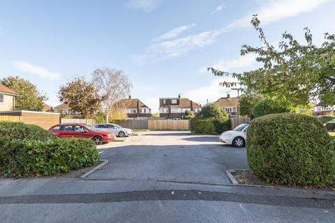 1 bedroom flat for sale, Seymour Way, Sunbury-on-Thames TW16
