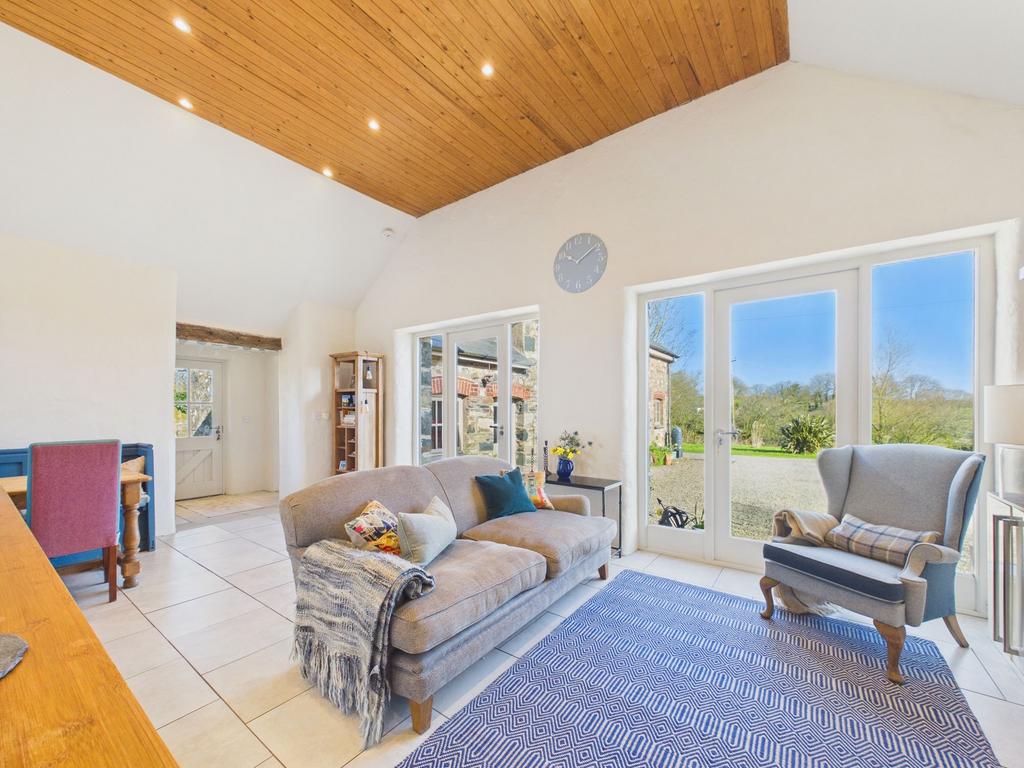 Kitchen / Dining Area