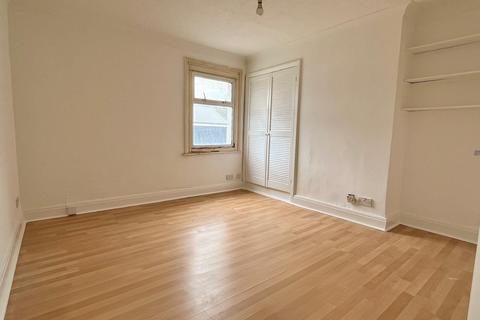 Flat to rent, Hythe Street, Dartford, DA1 1BX