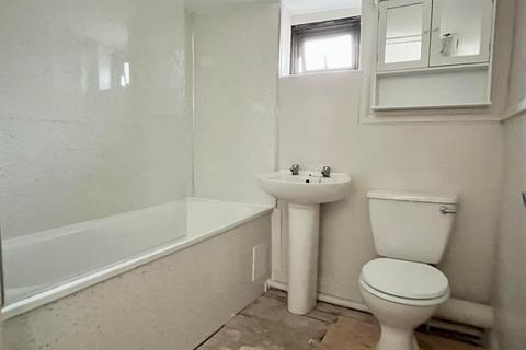 Flat to rent, Hythe Street, Dartford, DA1 1BX