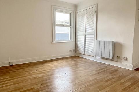 Studio to rent, Hythe Street, Dartford, DA1 1BX
