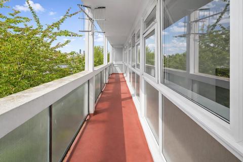 3 bedroom apartment for sale, Angell Road, London