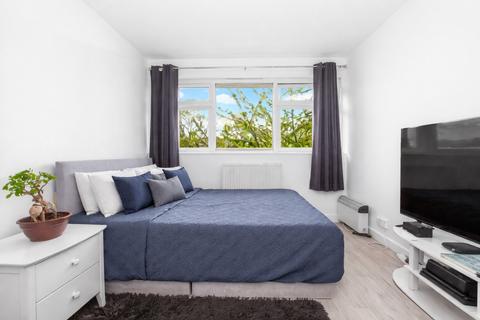 3 bedroom apartment for sale, Angell Road, London