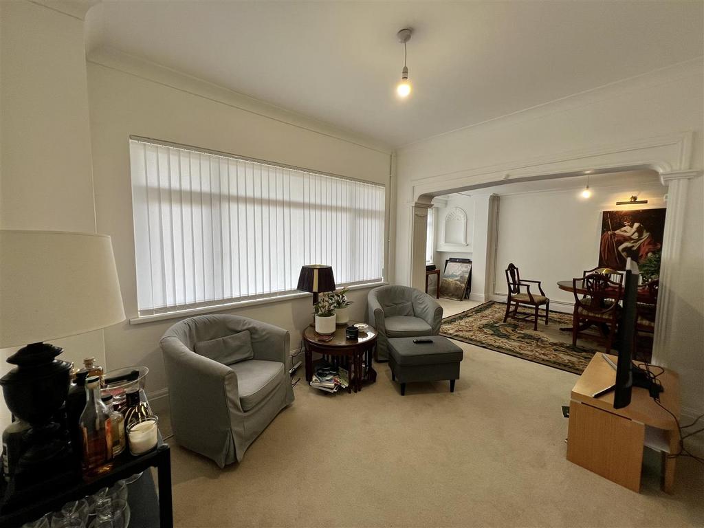 Sitting/Dining Room
