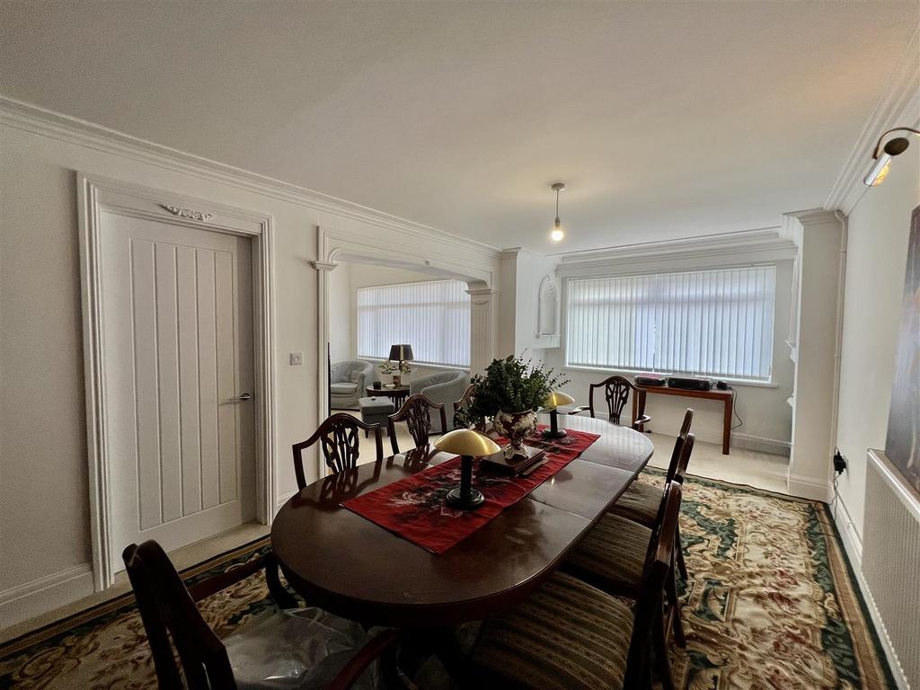 Sitting/Dining Room