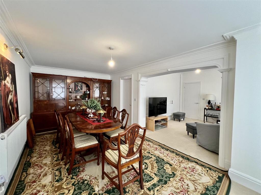 Sitting/Dining Room