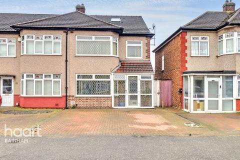 4 bedroom end of terrace house for sale, Ford Close, Rainham