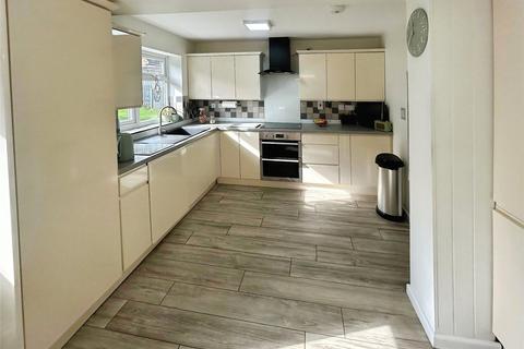 4 bedroom semi-detached house for sale, Trelissick Close, Leicestershire LE11