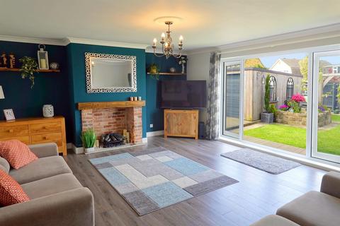 undefined, Ravendale Close, Holton-Le-Clay