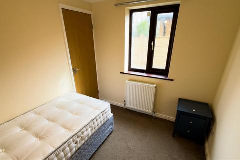 2 bedroom apartment to rent, 20 LISA COURT
