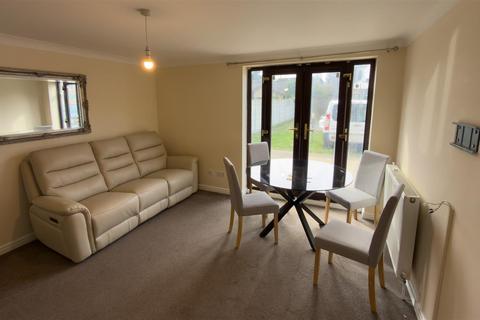 2 bedroom apartment to rent, 20 LISA COURT