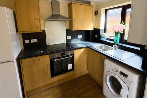 2 bedroom apartment to rent, 20 LISA COURT