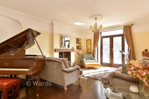 4 bedroom detached house for sale, Manor Road, Cobham DA13