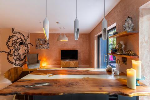 undefined, Rushden Close, London