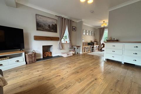 undefined, Llys Westfa, Felinfoel, Llanelli