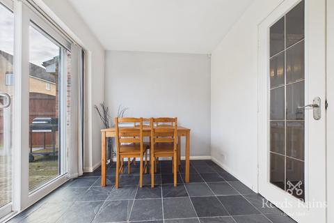 3 bedroom semi-detached house for sale, Greenacres Drive, West Yorkshire WF10
