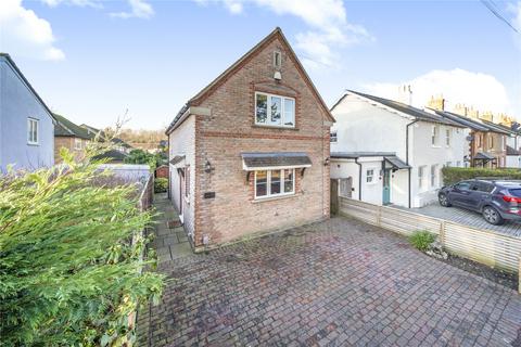 2 bedroom detached house for sale - Chobham Road, Woking GU21
