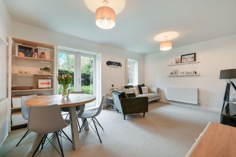 2 bedroom flat for sale, Roundburrow Close, Warlingham, CR6