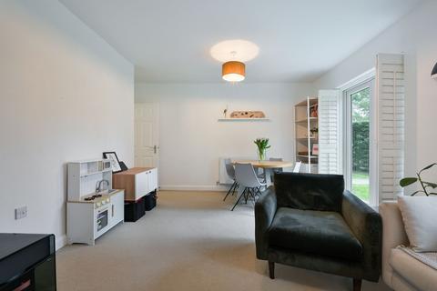 2 bedroom flat for sale, Roundburrow Close, Warlingham, CR6