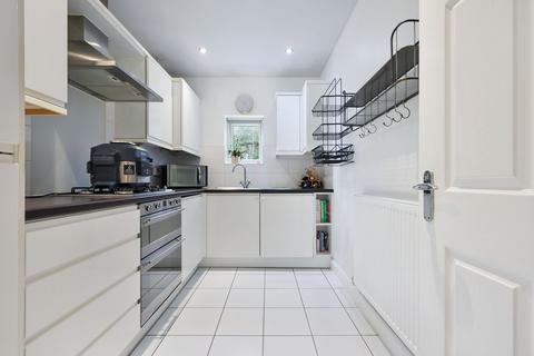 2 bedroom flat for sale, Roundburrow Close, Warlingham, CR6