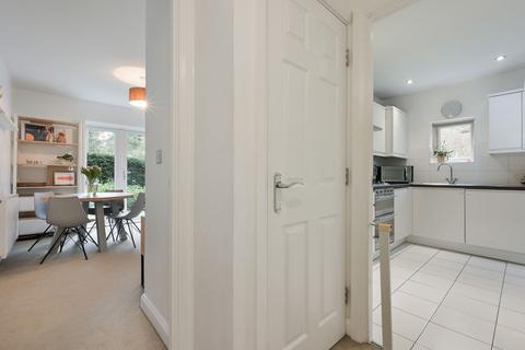 2 bedroom flat for sale, Roundburrow Close, Warlingham, CR6