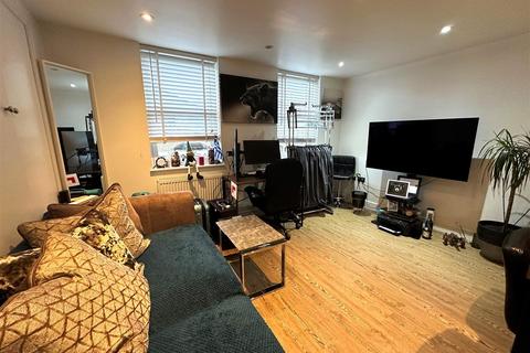 1 bedroom flat to rent, Gladstone Road, Watford WD17