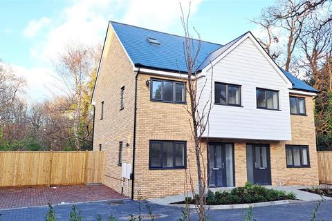 5 bedroom semi-detached house to rent, Stanislas Place, East Sussex TN38