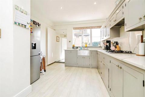 3 bedroom detached house for sale, The Green, Lowdham, Nottingham, Nottinghamshire, NG14