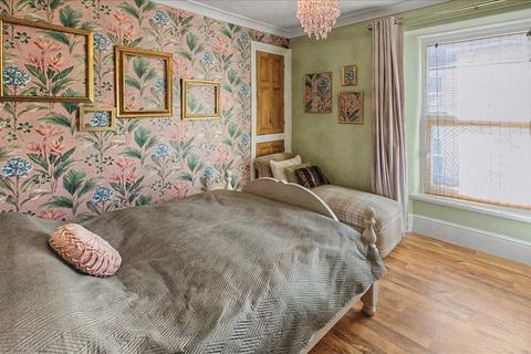 3 bedroom terraced house for sale, 37 Church Street