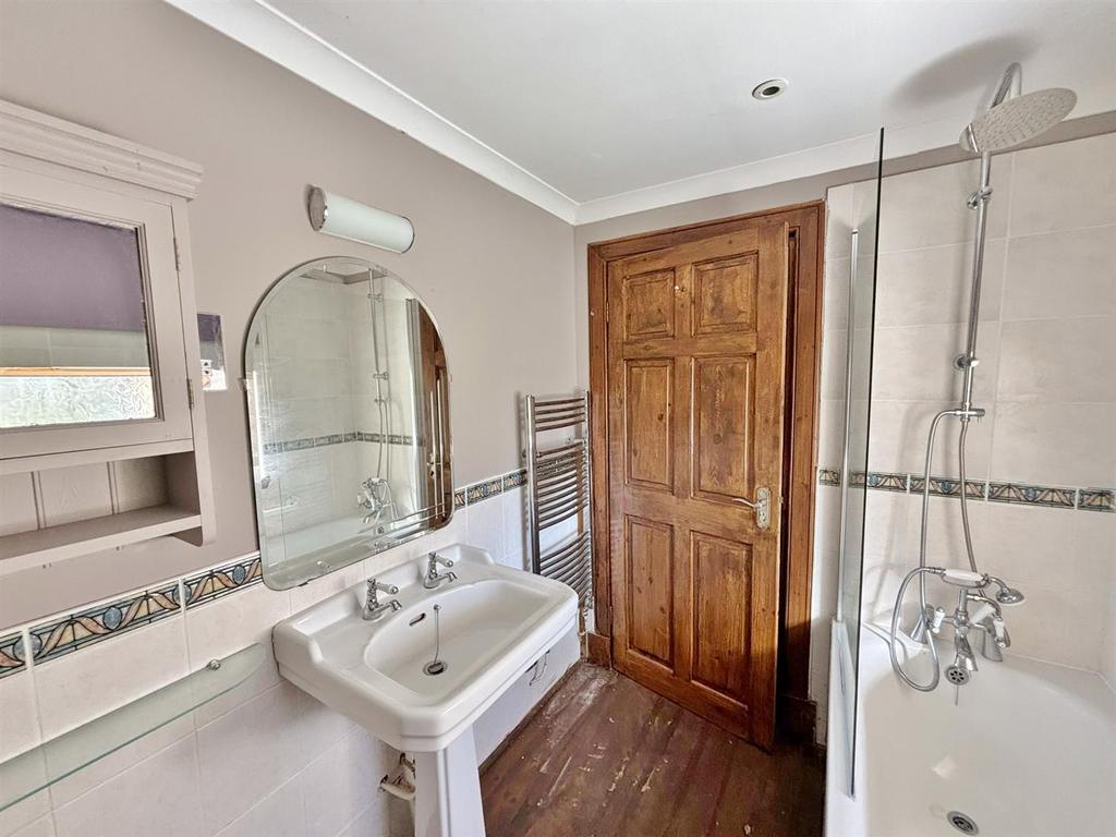 Bedroom 1 ensuite bathroom