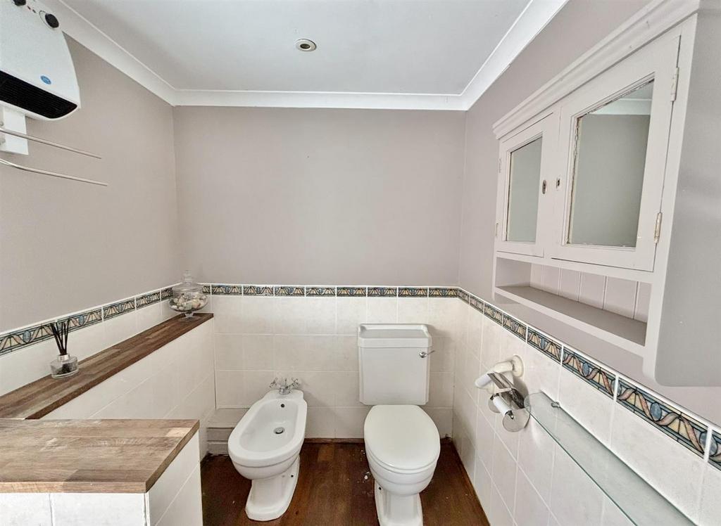 Bedroom 1 Ensuite bathroom