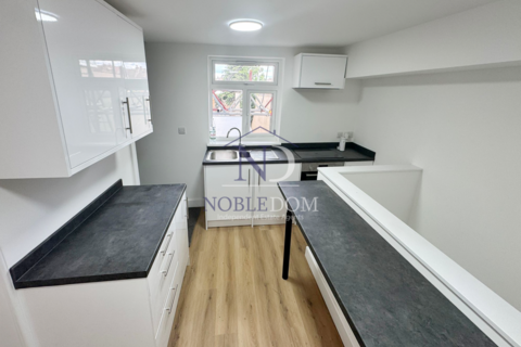undefined, High Street, Hounslow, TW3