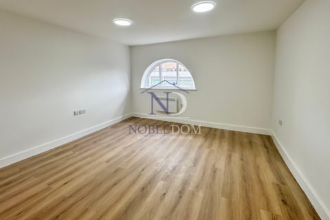 undefined, High Street, Hounslow, TW3
