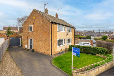 3 bedroom semi-detached house for sale - Avenue Close, Harrogate, HG2