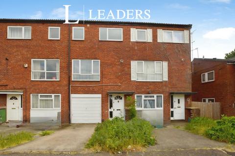 3 bedroom terraced house to rent, Sullivan Close, CO4