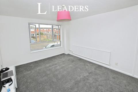 3 bedroom terraced house to rent, Sullivan Close, CO4