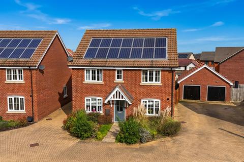 4 bedroom detached house for sale, Swallow Drive, Wymondham