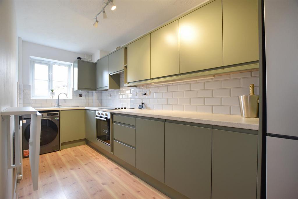 Kitchen(1).JPG