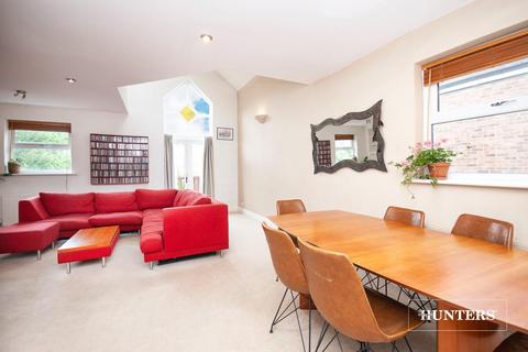 3 bedroom flat for sale, Shoot Up Hill, W. Hampstead Borders, London, NW2