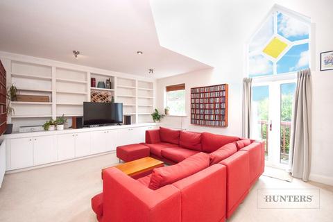 3 bedroom flat for sale, Shoot Up Hill, W. Hampstead Borders, London, NW2