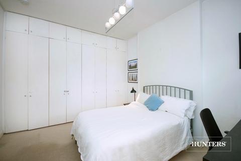 3 bedroom flat for sale, Shoot Up Hill, W. Hampstead Borders, London, NW2