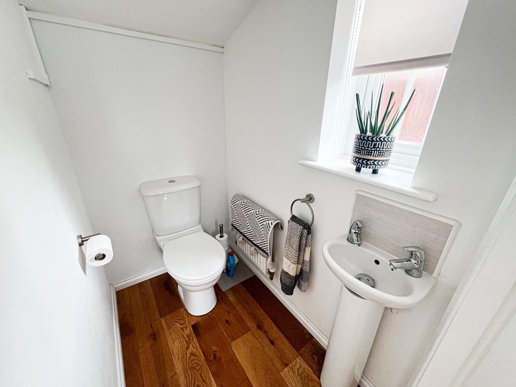 Cloakroom/wc