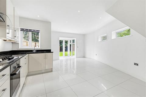 2 bedroom house to rent, Hatherleigh Close, Morden SM4