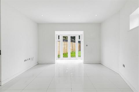 2 bedroom house to rent, Hatherleigh Close, Morden SM4
