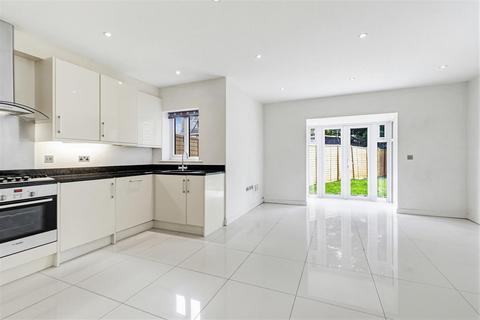 2 bedroom house to rent, Hatherleigh Close, Morden SM4